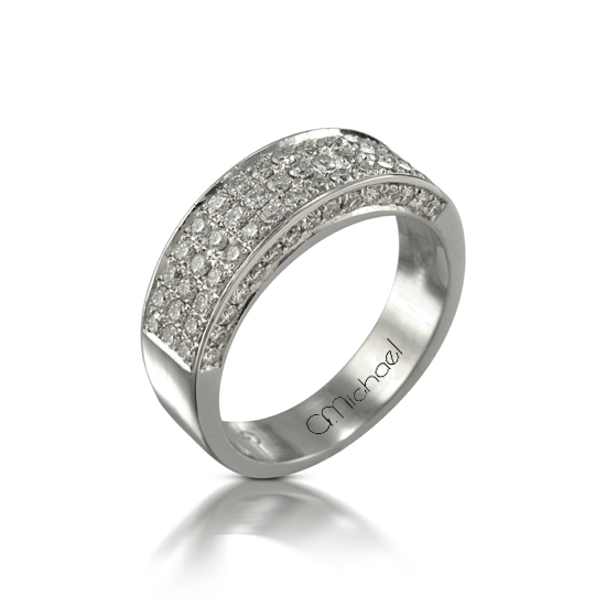 Bague incrustee de diamants